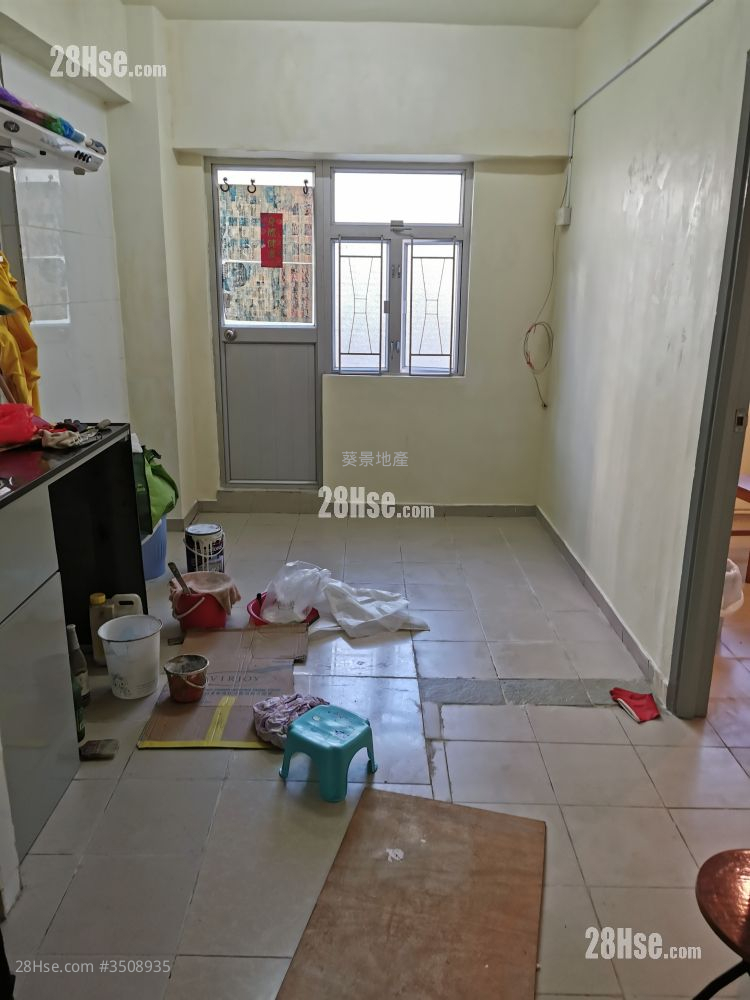 Kwai King Building Rental 2 Bedrooms , 1 Bathroom 369 ft² ( 34.3 m² )