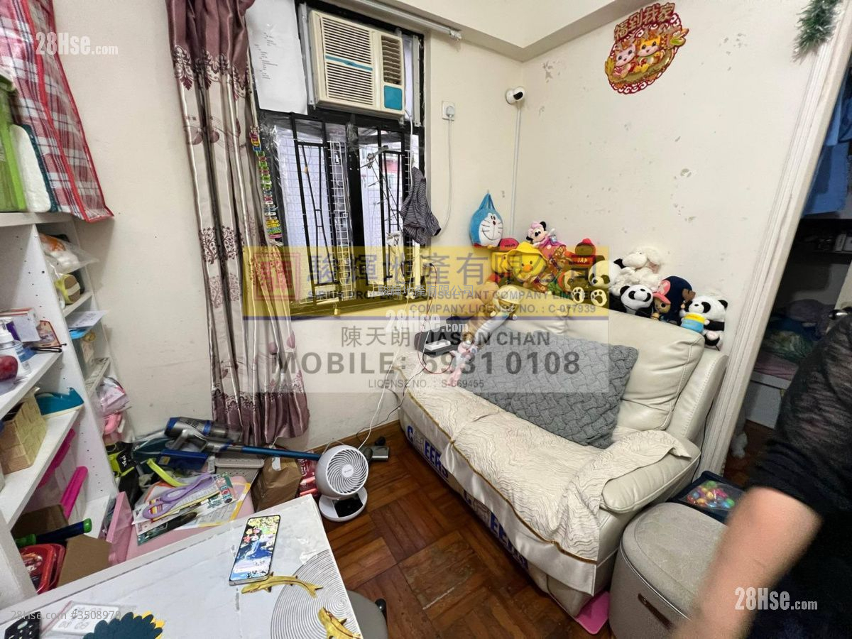 Wah Sun Building Sell 2 Bedrooms , 1 Bathroom 302 ft² ( 28.1 m² )