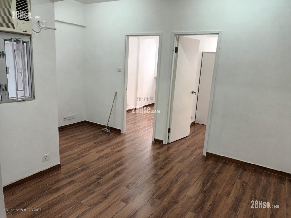 Tung Hing Mansion Sell 2 Bedrooms 457 ft² ( 42.5 m² )