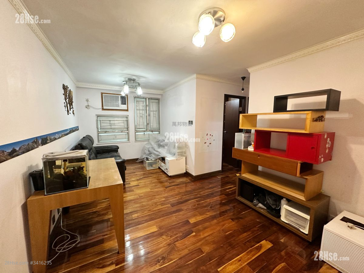 Wang Fuk Court Sell 2 Bedrooms , 1 Bathroom 447 ft² ( 41.5 m² )