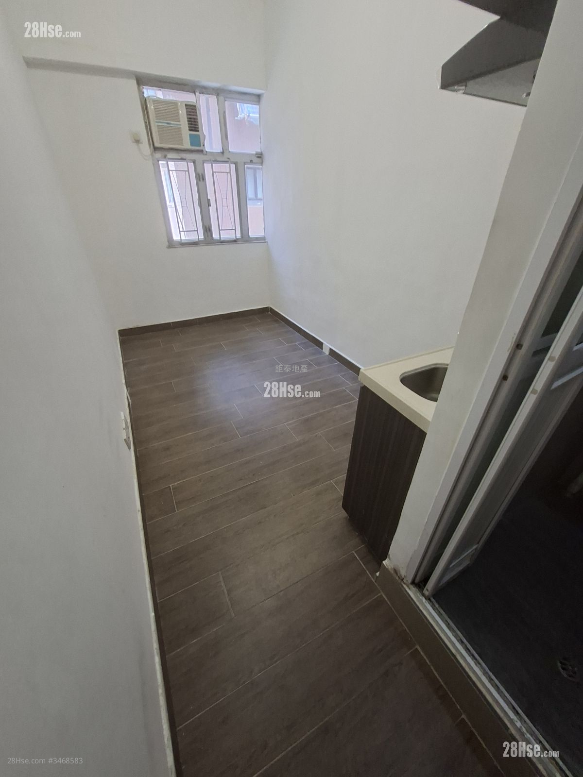 Yan On Building Rental Studio , 1 Bathroom 120 ft² ( 11.1 m² )