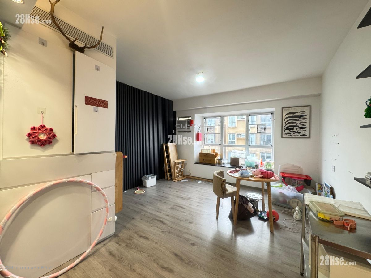 Lakeside Garden Sell 2 Bedrooms , 2 Bathrooms 570 ft² ( 53.0 m² )