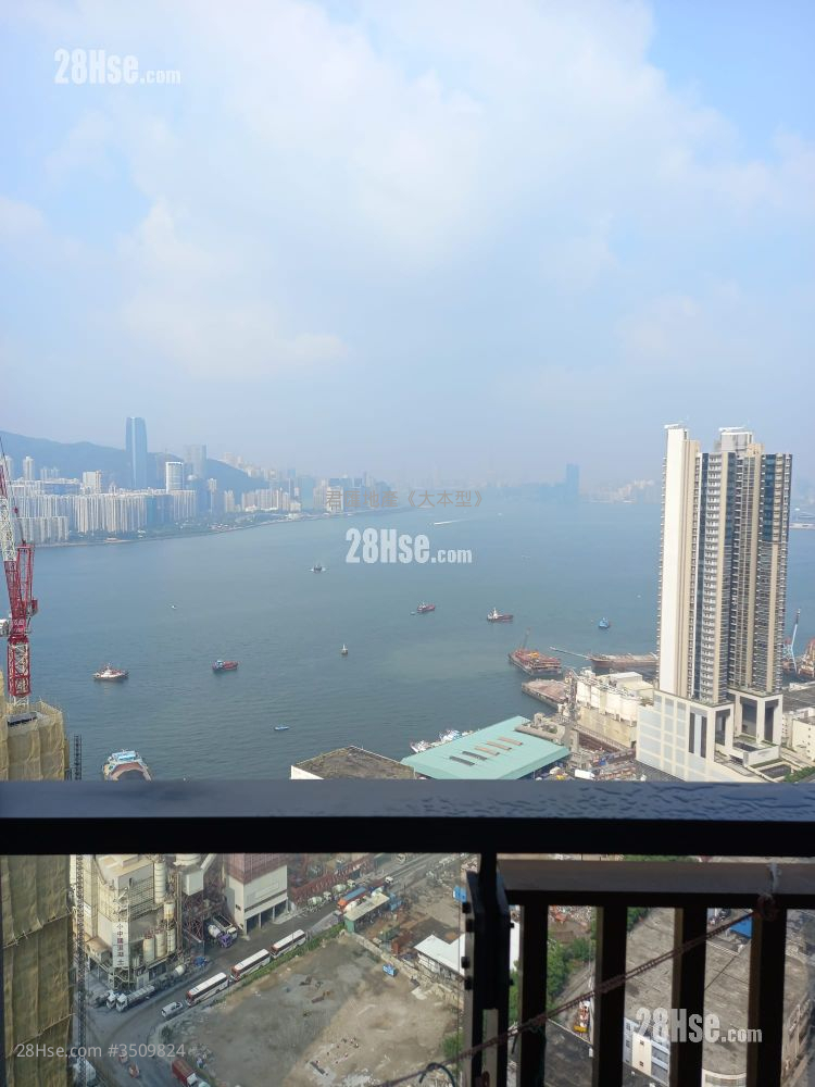 Canaryside Rental 2 Bedrooms 425 ft² ( 39.5 m² )