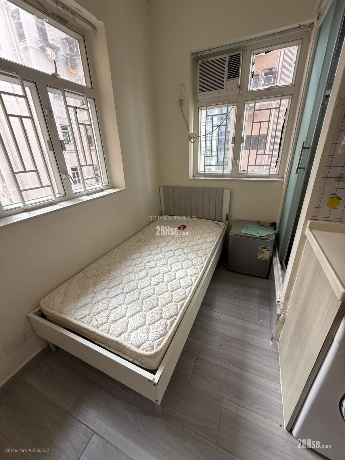 Yen Dack Building Rental Studio , 1 Bathroom 100 ft² ( 9.3 m² )