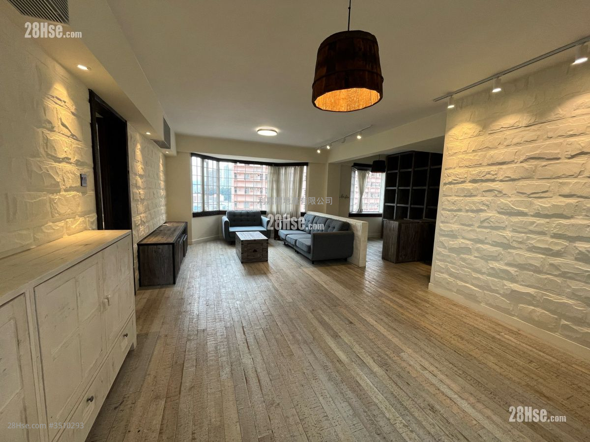 Hill Lodge Rental 1,013 ft² ( 94.1 m² )