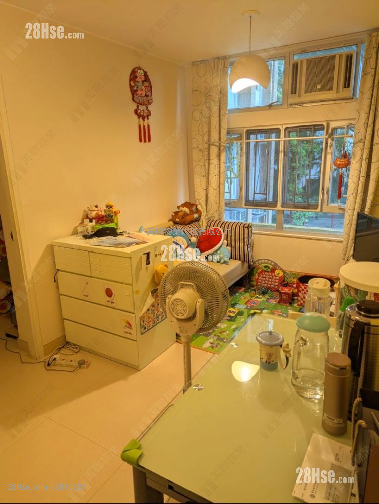 Ching Tai Court Sell 2 Bedrooms , 1 Bathroom 401 ft² ( 37.3 m² )
