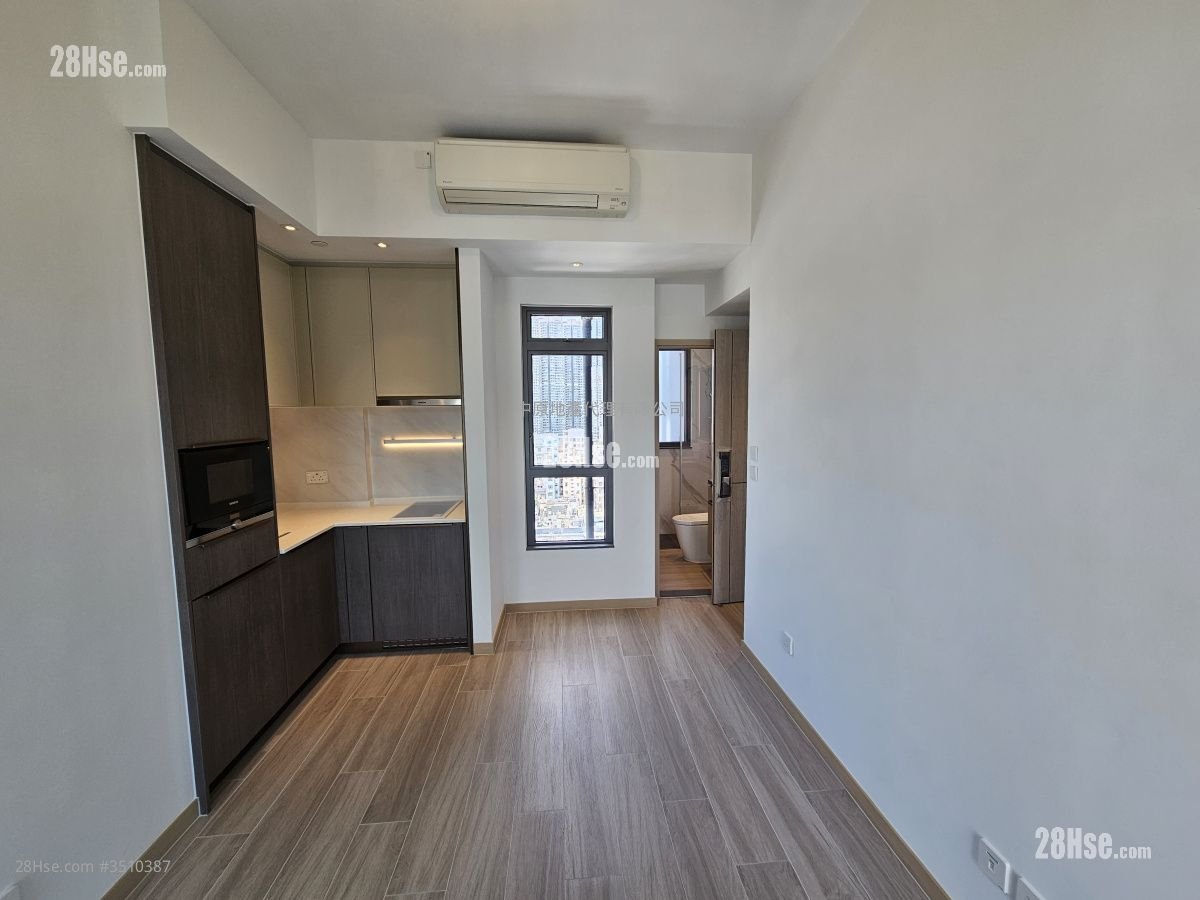 J Loft Rental Studio , 1 Bathroom 238 ft² ( 22.1 m² )