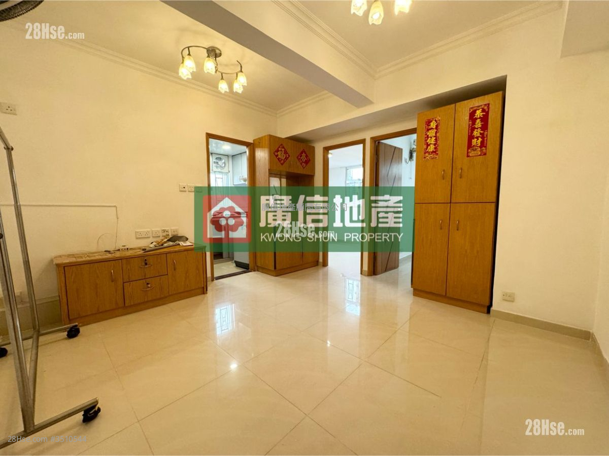 Yuen Fat Building Sell 2 Bedrooms , 1 Bathroom 412 ft² ( 38.3 m² )