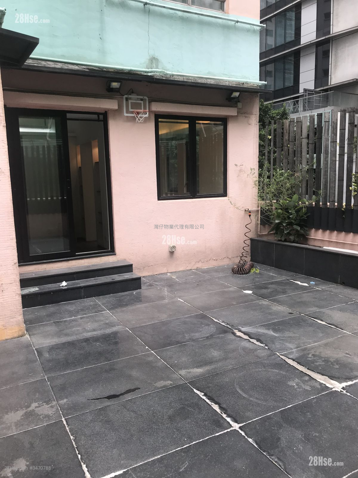 Yee Hong Building Rental 1 Bedroom , 1 Bathroom 302 ft² ( 28.1 m² )