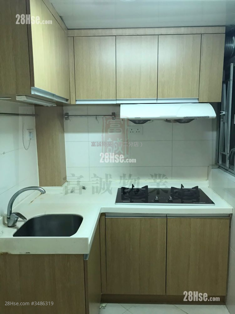 Hong Tin Court Sell 3 Bedrooms , 1 Bathroom 531 ft² ( 49.3 m² )