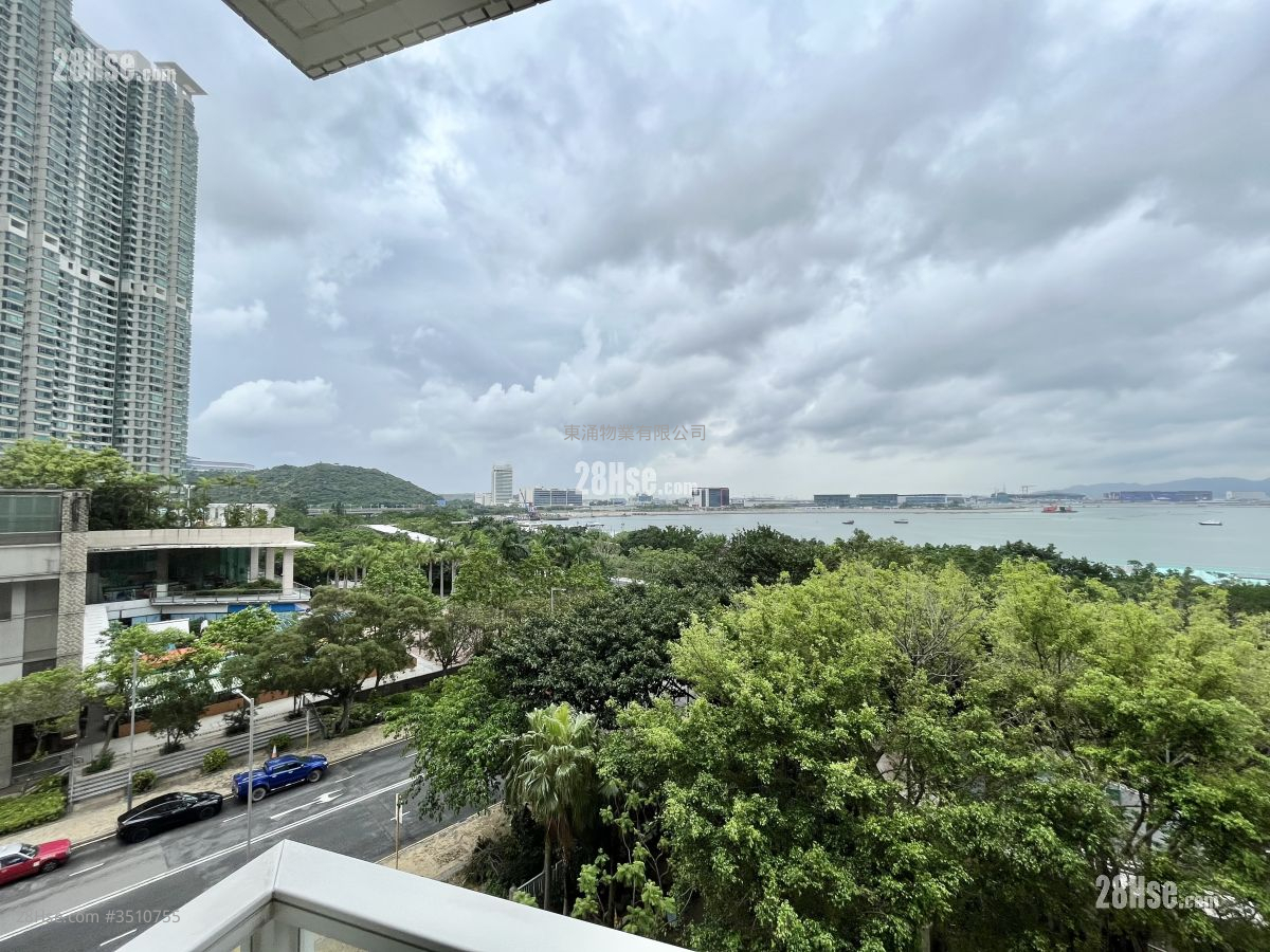 Le Bleu Deux Coastal Skyline Rental 2 Bedrooms , 1 Bathroom 563 ft² ( 52.3 m² )