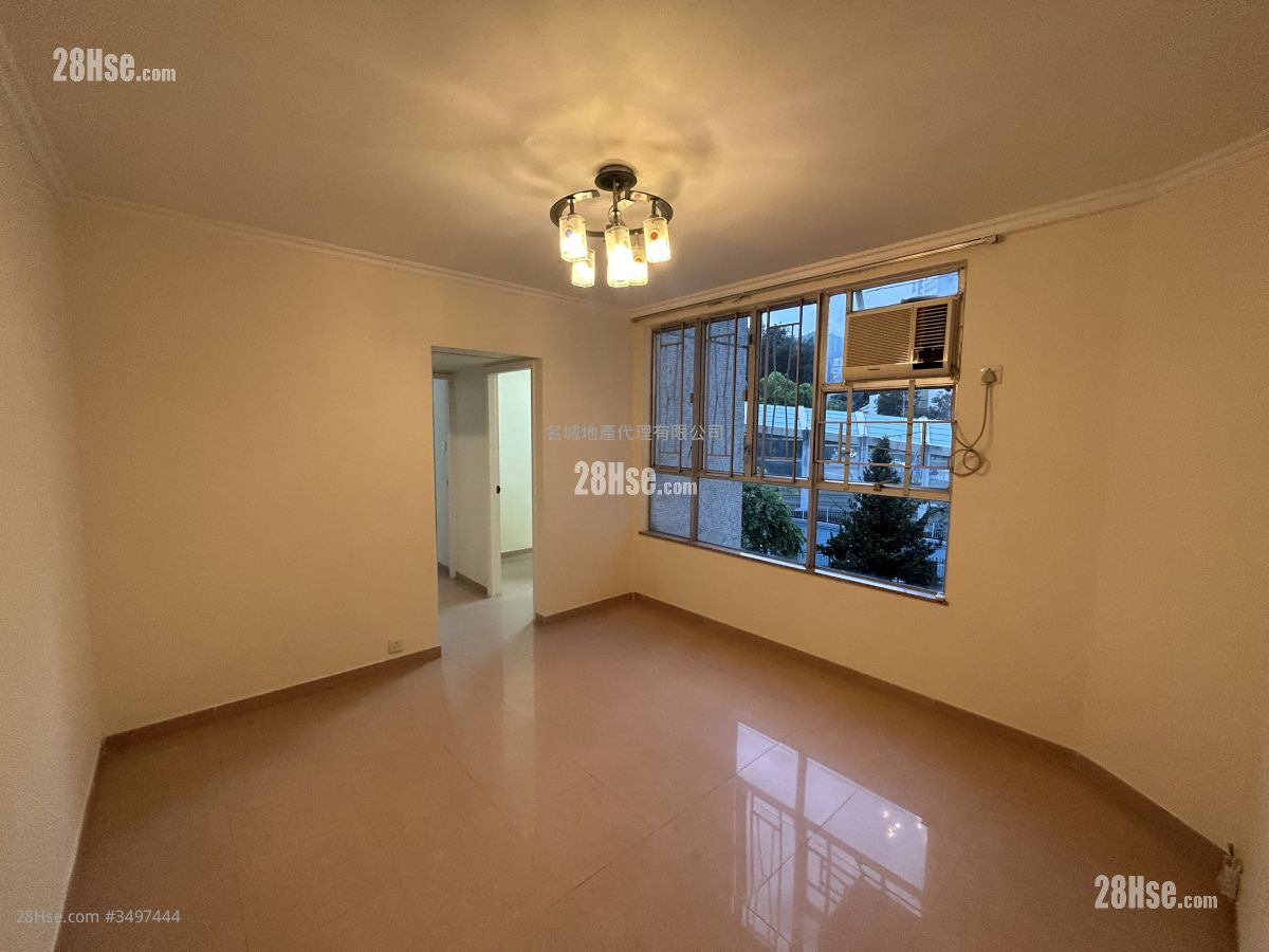 Holford Gardens Rental 2 Bedrooms , 1 Bathroom 409 ft² ( 38.0 m² )