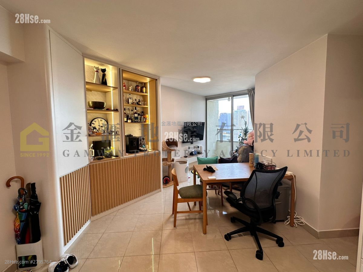 Kai Tak Garden Sell 2 Bedrooms , 1 Bathroom 554 ft² ( 51.5 m² )