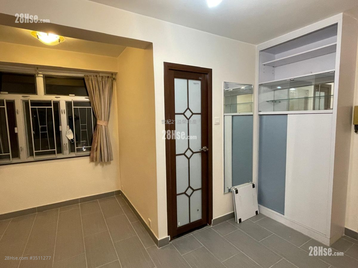 Sun Sing Centre Sell 1 Bedroom , 1 Bathroom 297 ft² ( 27.6 m² )