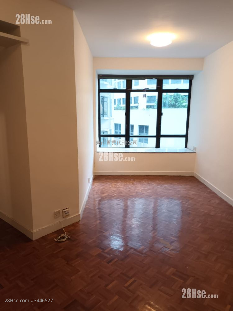 Kornhill Rental 2 Bedrooms , 1 Bathroom 466 ft² ( 43.3 m² )