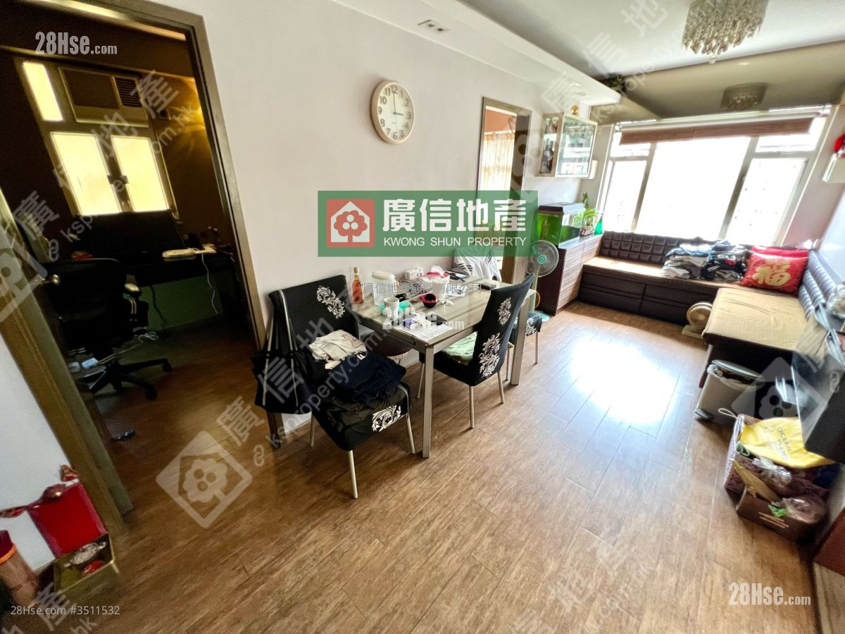 Shun Hing Building Sell 2 Bedrooms , 1 Bathroom 425 ft² ( 39.5 m² )