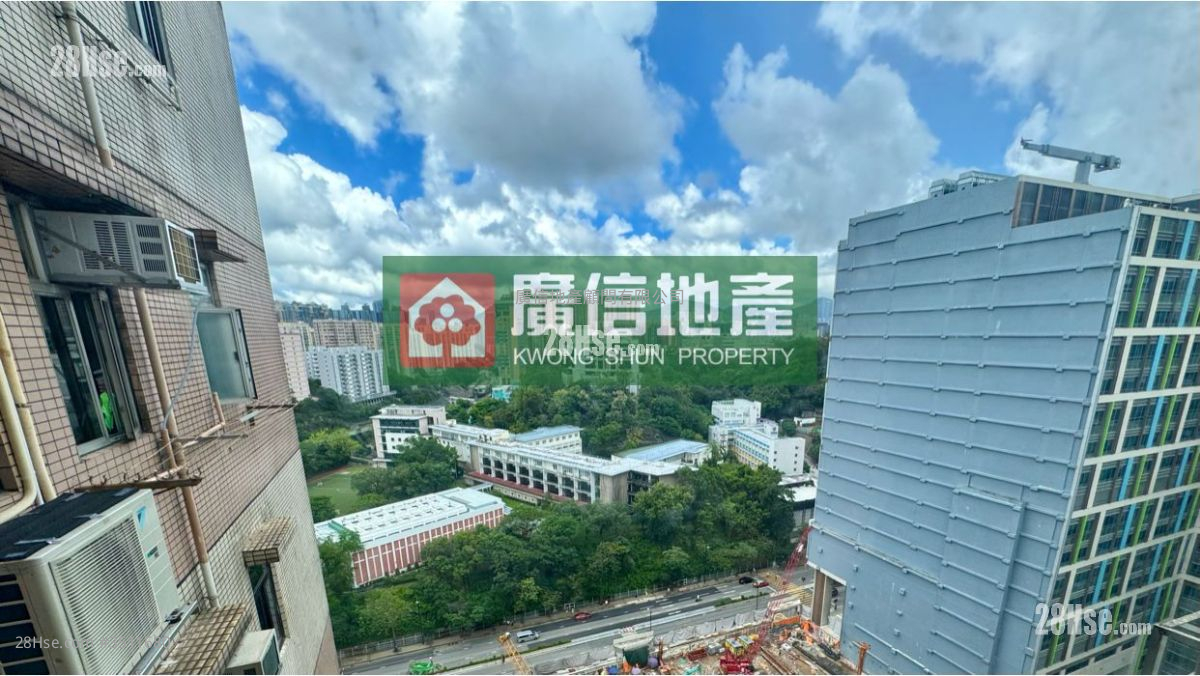 Yan On Building Sell 4 Bedrooms , 2 Bathrooms 859 ft² ( 79.8 m² )