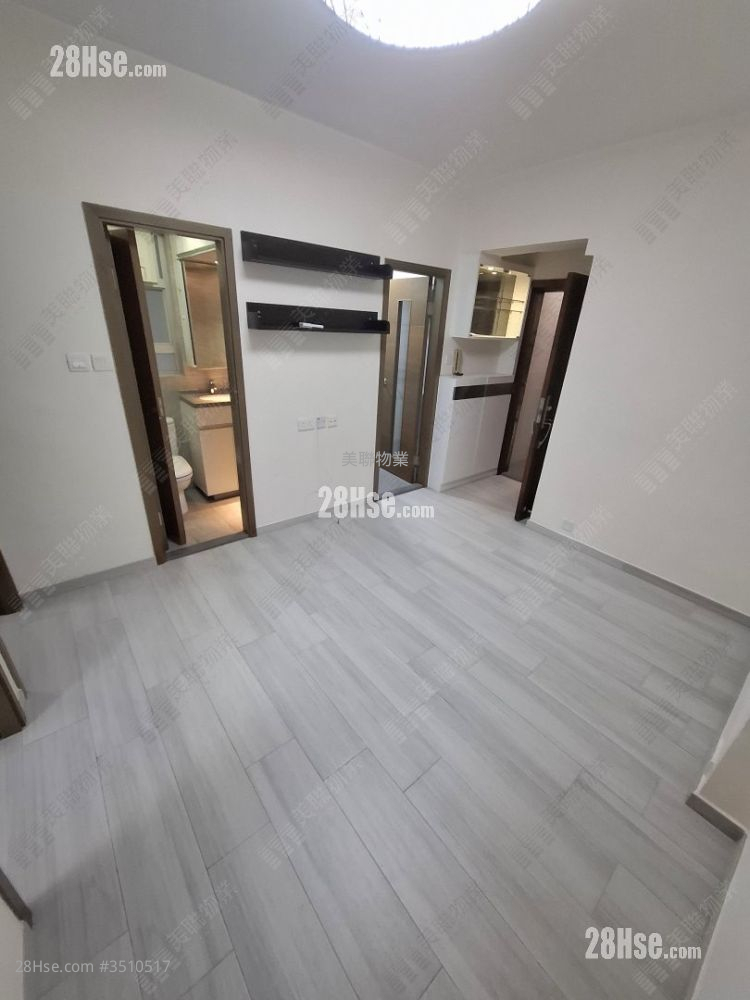 Kwai Chung Plaza Sell 2 Bedrooms 318 ft² ( 29.5 m² )