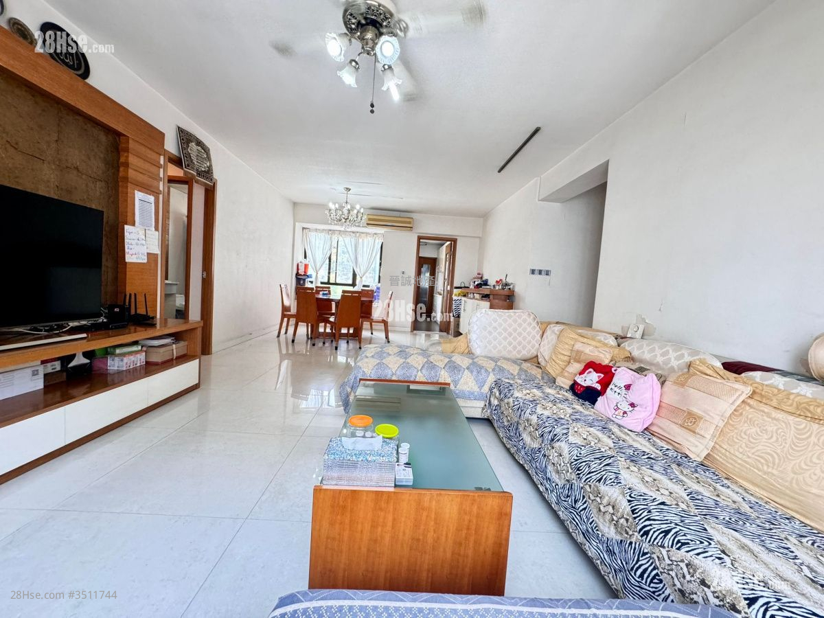 Elegant Villa Sell 4 Bedrooms , 3 Bathrooms 1,349 ft² ( 125.3 m² )