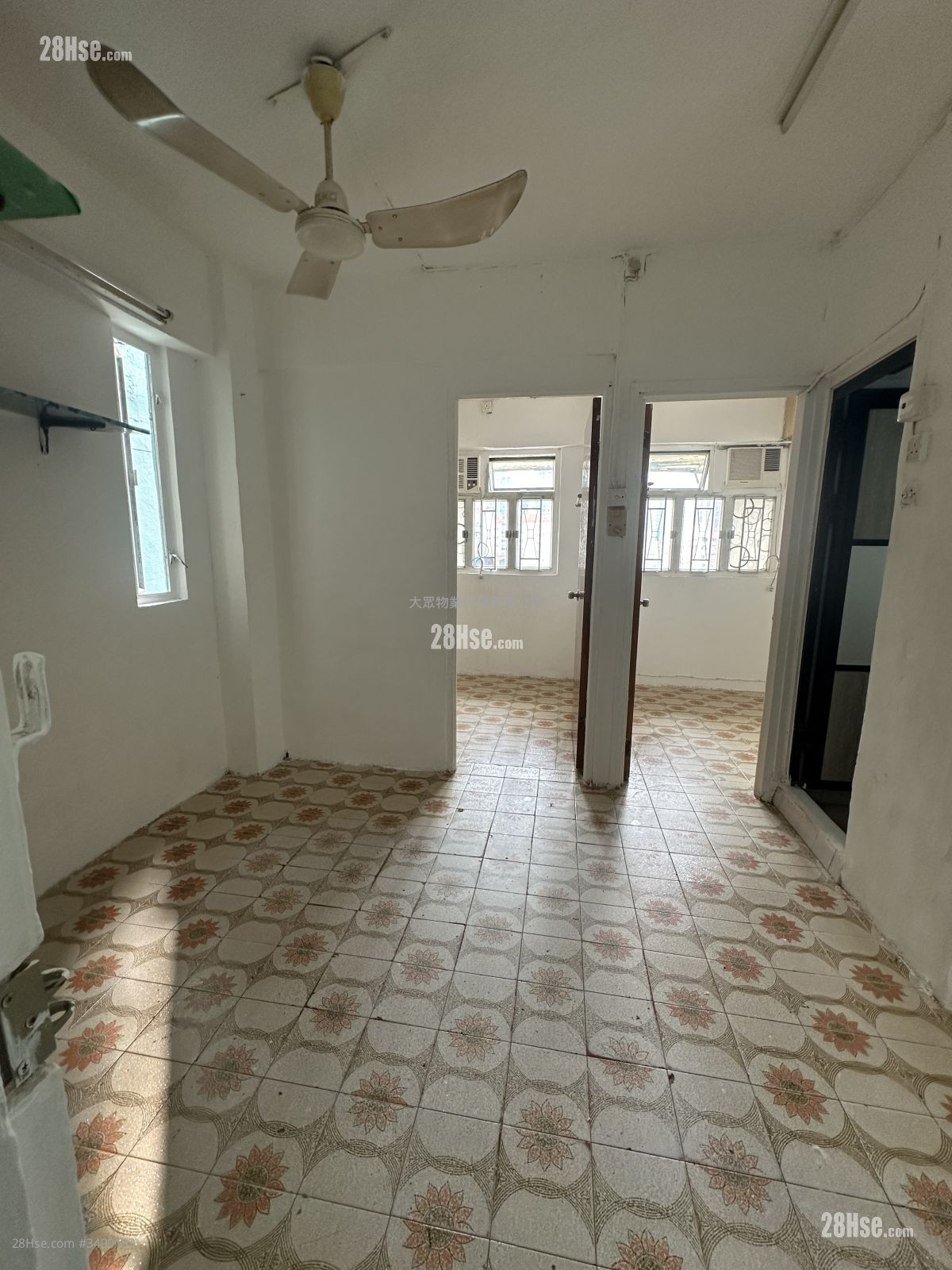 Tak Po Building Rental 2 Bedrooms , 1 Bathroom 278 ft² ( 25.8 m² )
