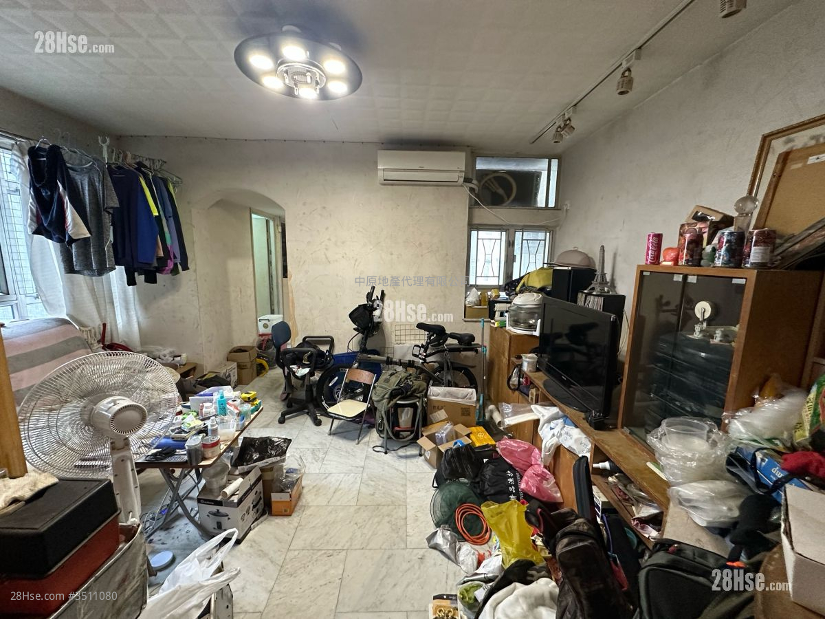 Tsui Lai Garden Sell 3 Bedrooms , 1 Bathroom 590 ft² ( 54.8 m² )