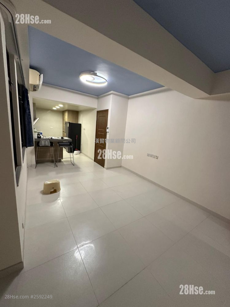 7 Village Terrace Sell 1 Bedroom , 1 Bathroom 445 ft² ( 41.3 m² )
