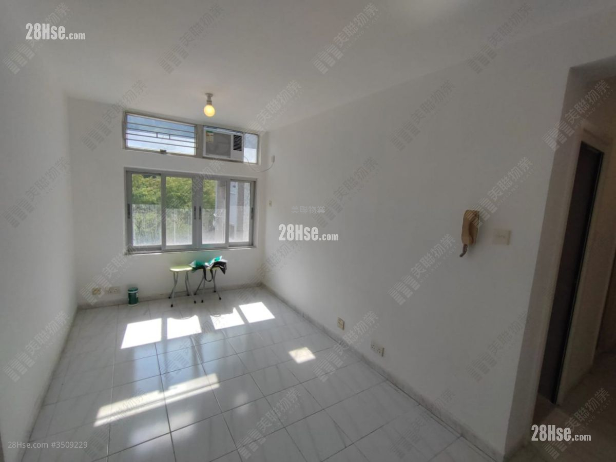 Ching Wah Court Sell 3 Bedrooms , 1 Bathroom 554 ft² ( 51.5 m² )