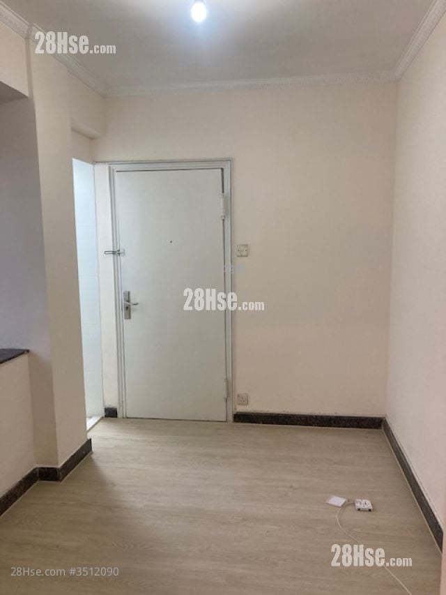 Yik Fat Building Sell 2 Bedrooms , 1 Bathroom 280 ft² ( 26.0 m² )