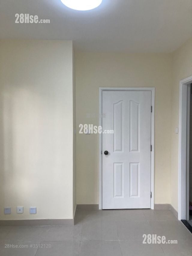 Man Fung Building Rental 2 Bedrooms , 1 Bathroom 253 ft² ( 23.5 m² )