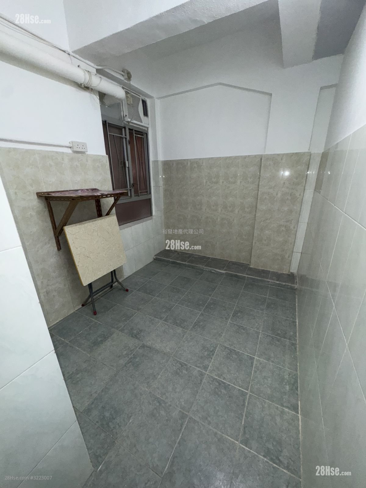 Wing Shun Building Rental Studio , 1 Bathroom 110 ft² ( 10.2 m² )