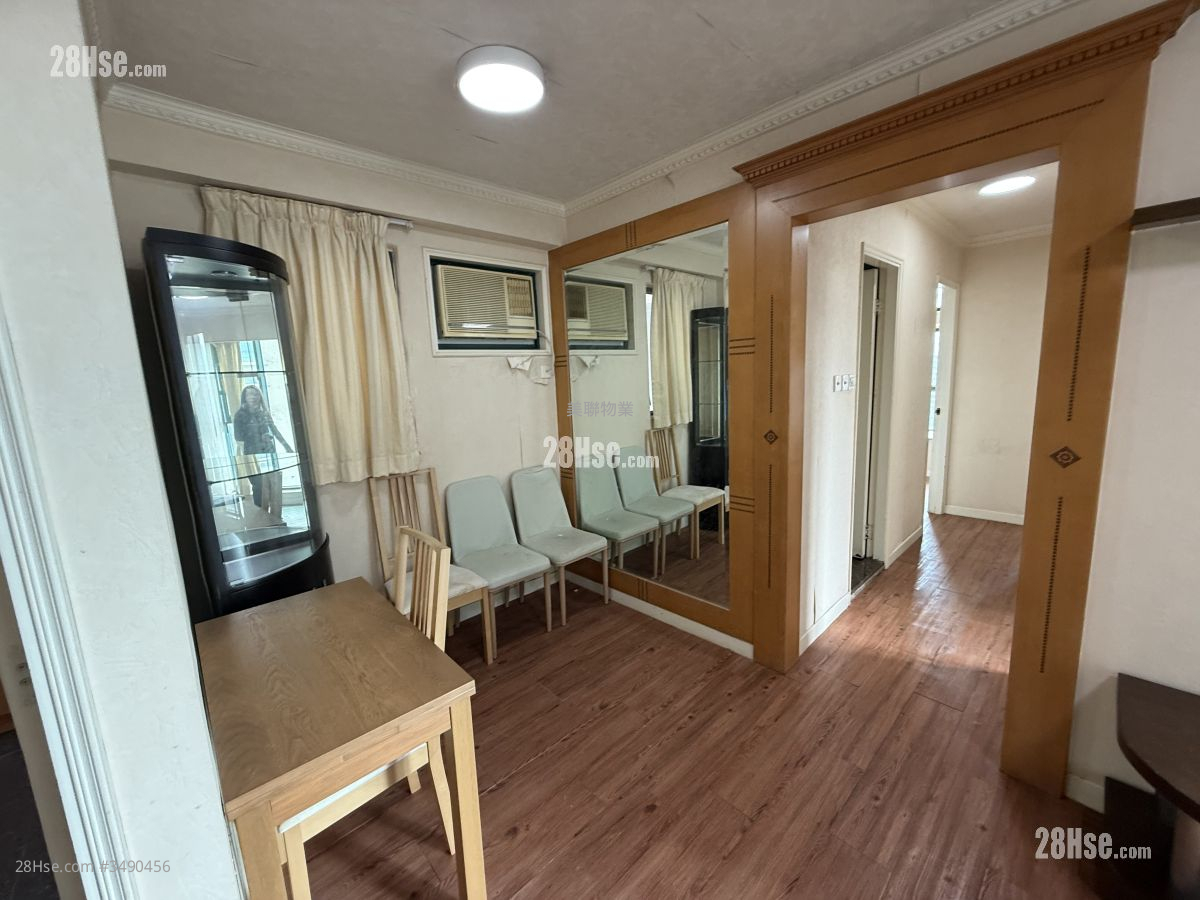 Galaxia Sell 3 Bedrooms 517 ft² ( 48.0 m² )
