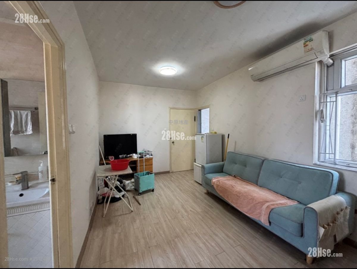 Kwai Fong Terrace Sell 3 Bedrooms , 1 Bathroom 473 ft² ( 43.9 m² )