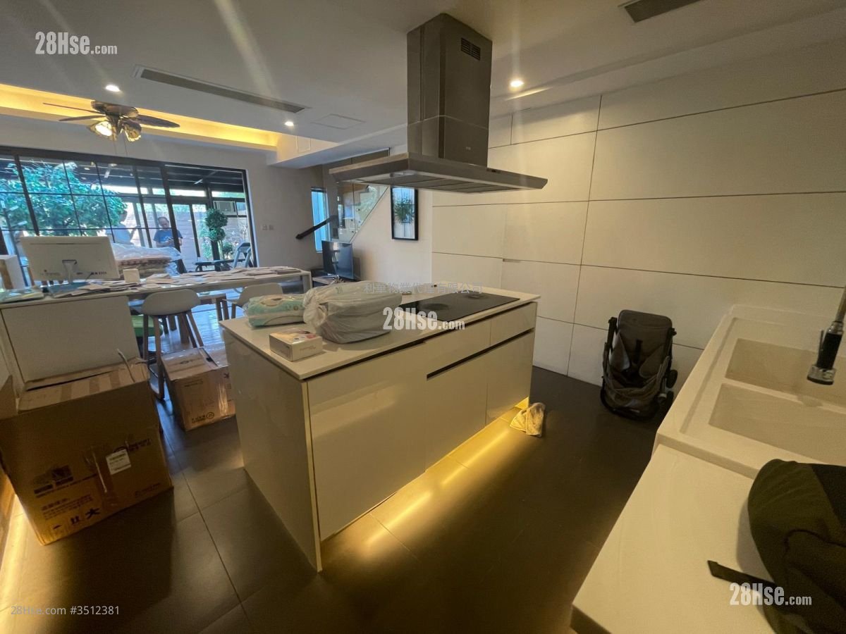 Seasons Palace Sell 3 Bedrooms , 2 Bathrooms 907 ft² ( 84.3 m² )