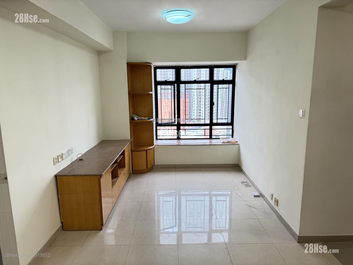 Town Square Sell 3 Bedrooms 608 ft² ( 56.5 m² )
