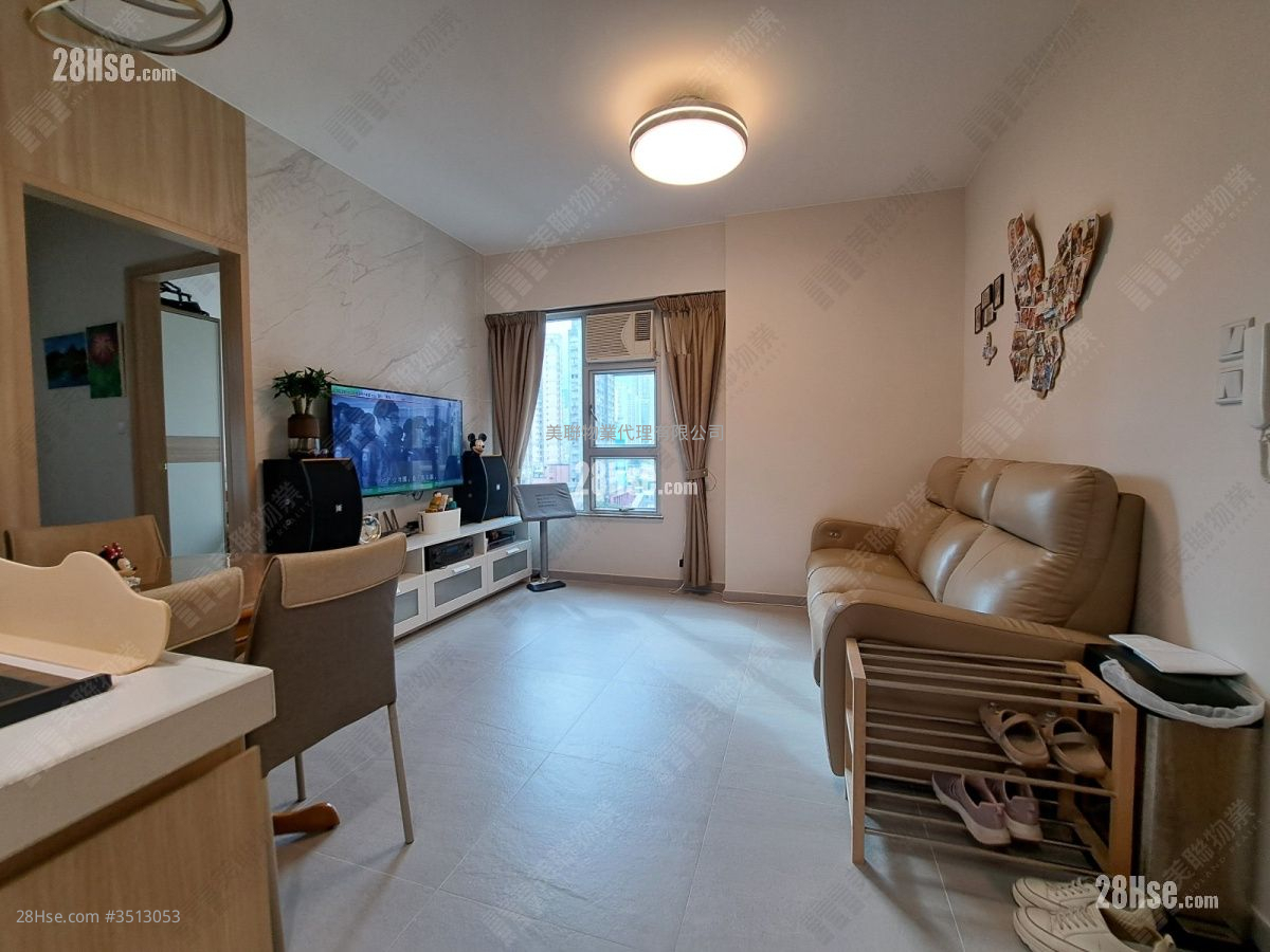 Waldorf Centre Sell 3 Bedrooms 438 ft² ( 40.7 m² )