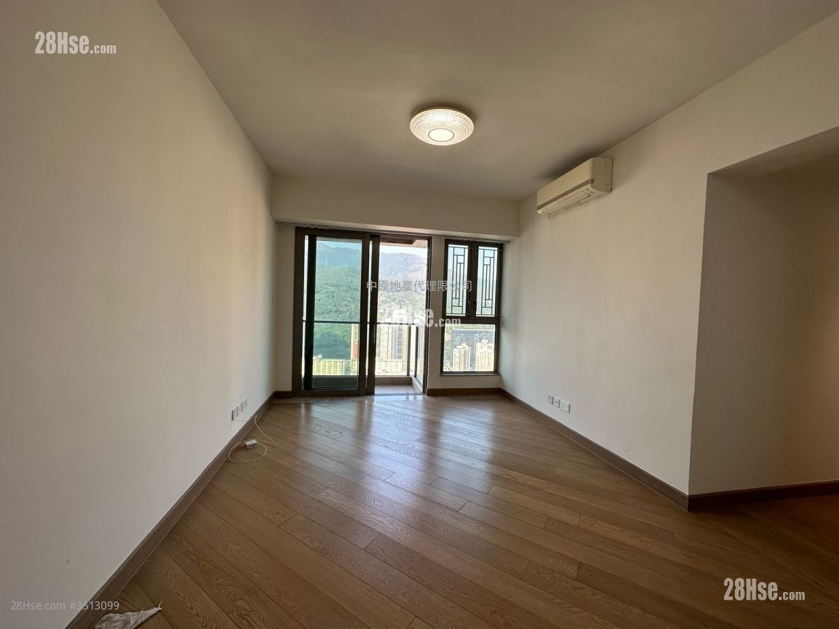 Parc City Rental 3 Bedrooms , 2 Bathrooms 839 ft² ( 77.9 m² )