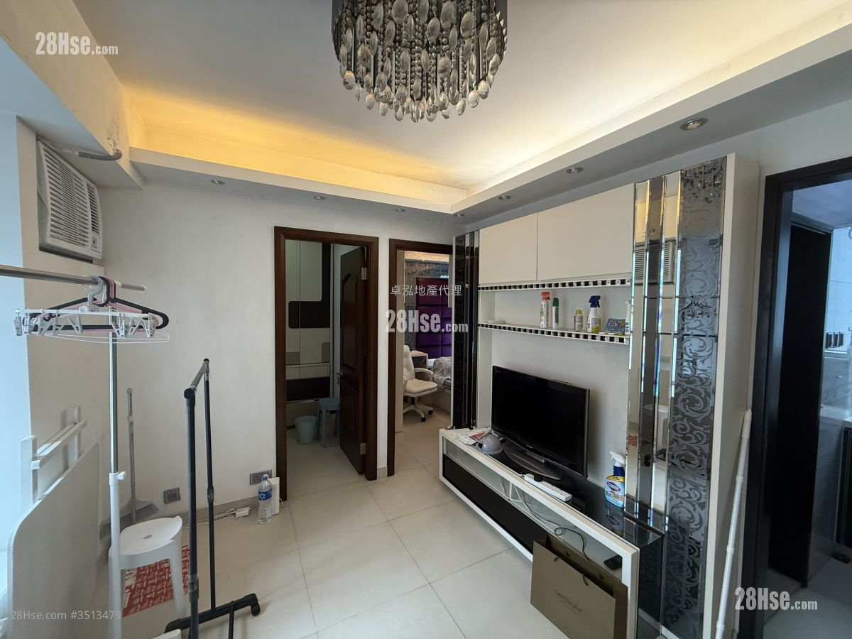 Macro Garden Rental 2 Bedrooms , 1 Bathroom 298 ft² ( 27.7 m² )