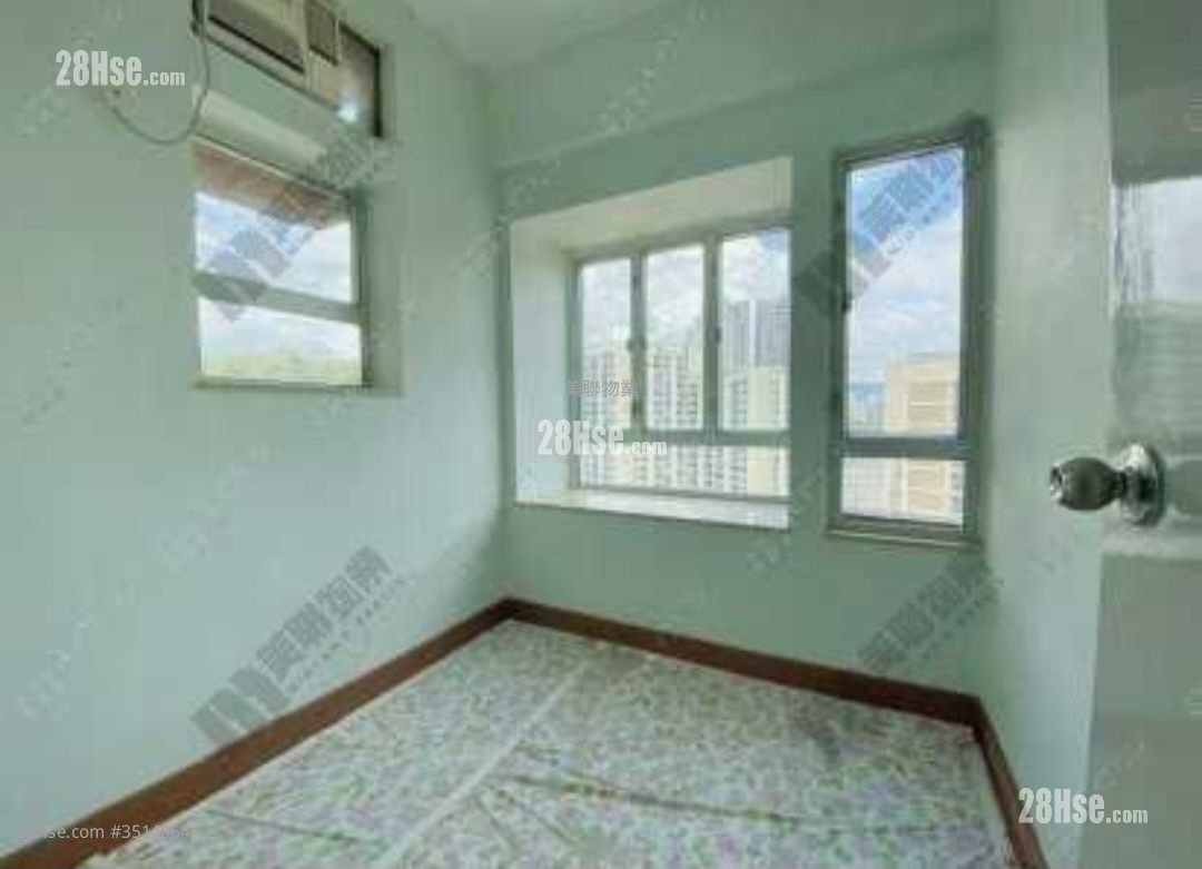 Mayfair Gardens Sell 2 Bedrooms , 1 Bathroom 329 ft² ( 30.6 m² )
