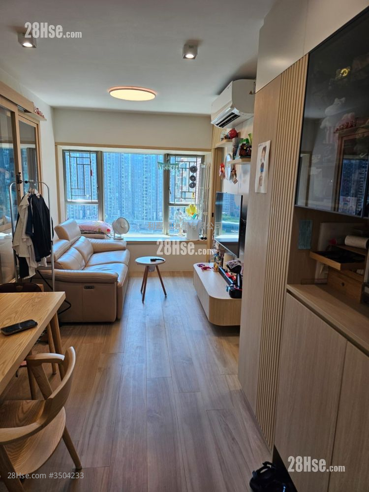 Park Central Sell 2 Bedrooms 406 ft² ( 37.7 m² )