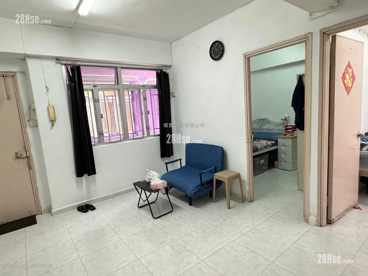 Mai Kwai Mansion Sell 2 Bedrooms , 1 Bathroom 365 ft² ( 33.9 m² )
