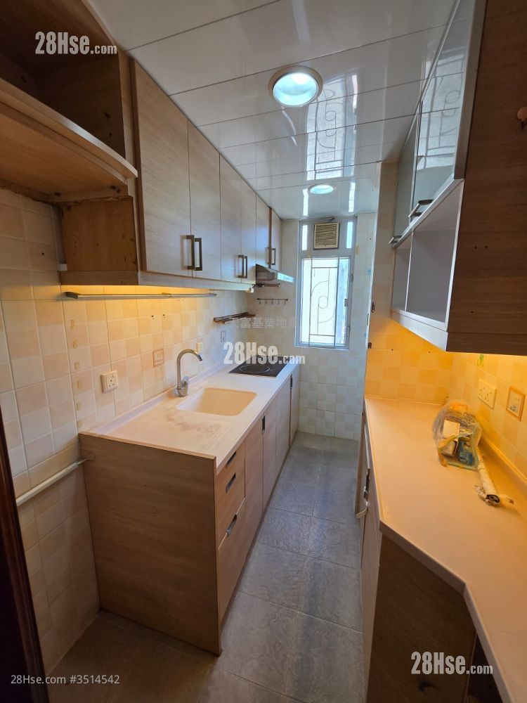 Ying Ming Court Sell 3 Bedrooms , 1 Bathroom 554 ft² ( 51.5 m² )
