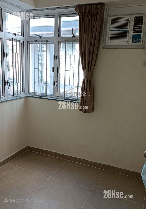 Merlin Centre Rental 2 Bedrooms , 1 Bathroom 270 ft² ( 25.1 m² )