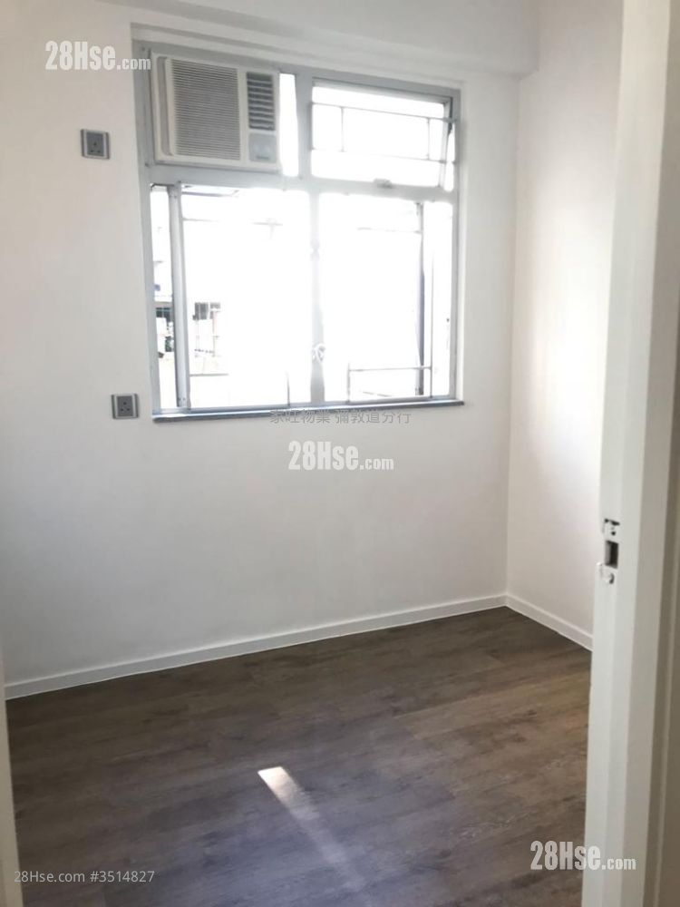 Kui Shing Building Sell 2 Bedrooms , 1 Bathroom 360 ft² ( 33.4 m² )