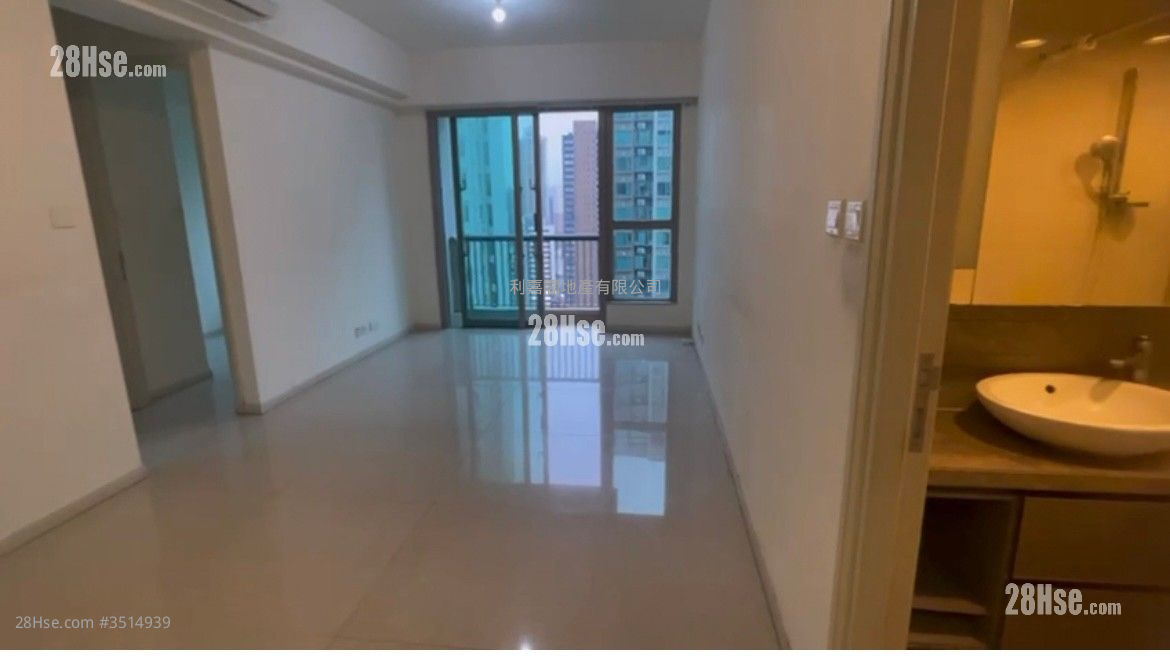 Yuccie Square Rental 645 ft² ( 59.9 m² )