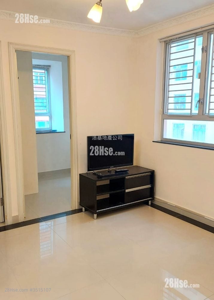 Amoy Gardens Sell 2 Bedrooms , 1 Bathroom 356 ft² ( 33.1 m² )