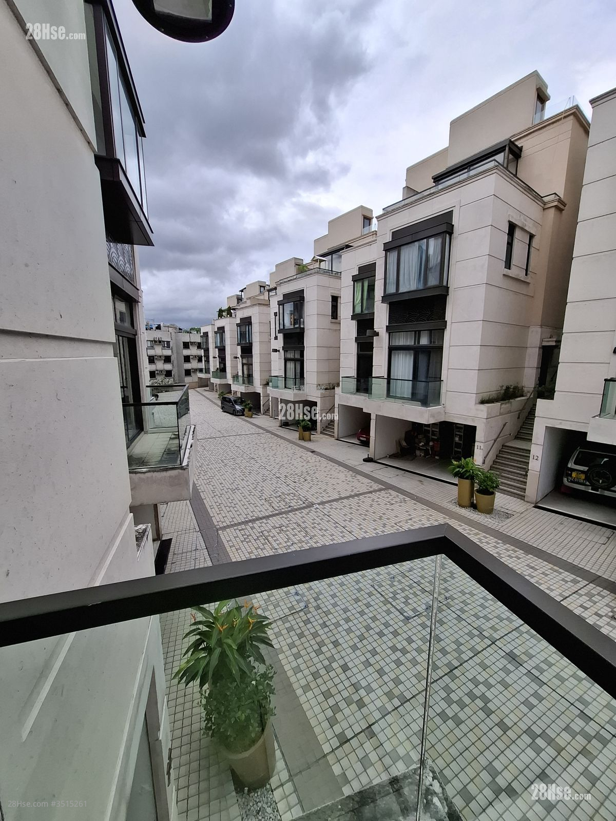 Manor Parc Rental 5+ Bedrooms , 5+ Bathrooms 2,060 ft² ( 191.4 m² )