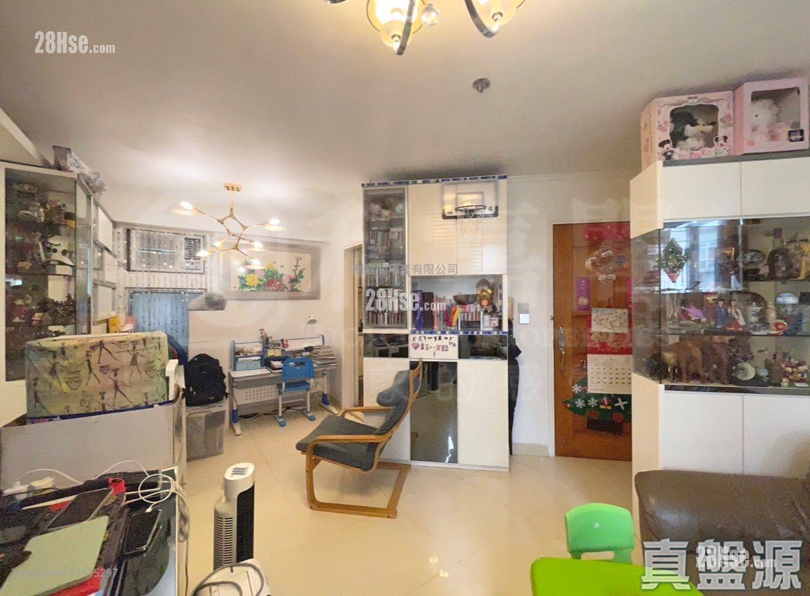 Sceneway Garden Sell 2 Bedrooms , 1 Bathroom 537 ft² ( 49.9 m² )