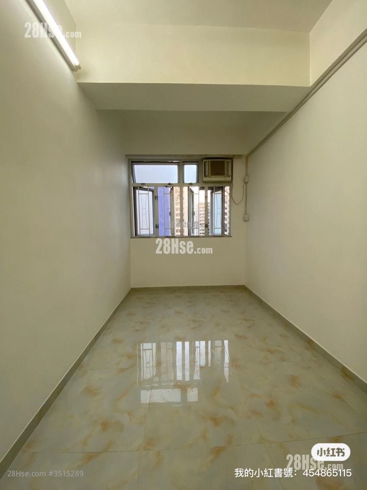 United Building Rental 150 ft² ( 13.9 m² )