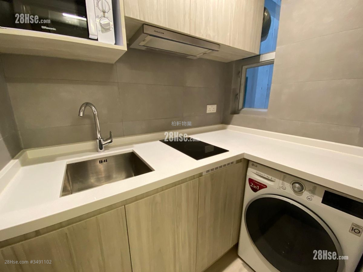North Point Mansion Rental Studio , 1 Bathroom 130 ft² ( 12.1 m² )