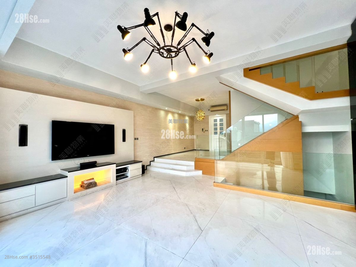 The Beverly Hills Sell 5+ Bedrooms 2,047 ft² ( 190.2 m² )
